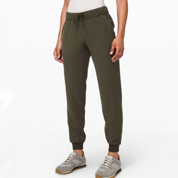 Lululemon On the Fly Olive Green Pull On Joggers Size 6 - Picture 1 of 7